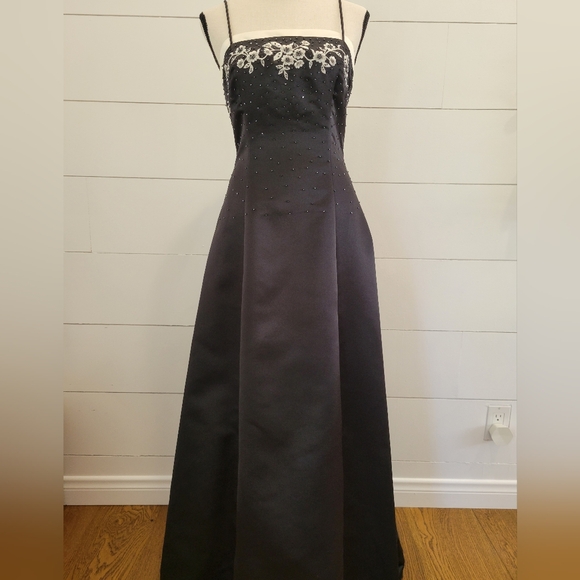 Formal Ballgown! - Picture 3 of 12